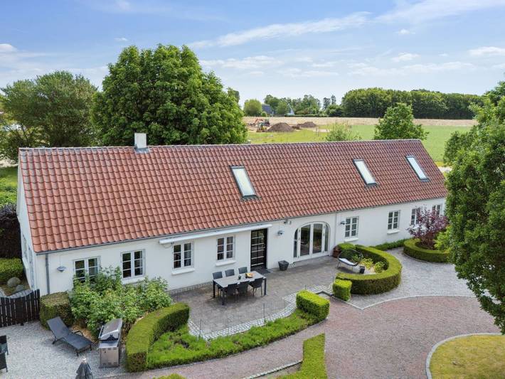 Ferienhaus für 8 Personen, mit Whirlpool und Terrasse sowie Seeblick in Odder und Umgebung