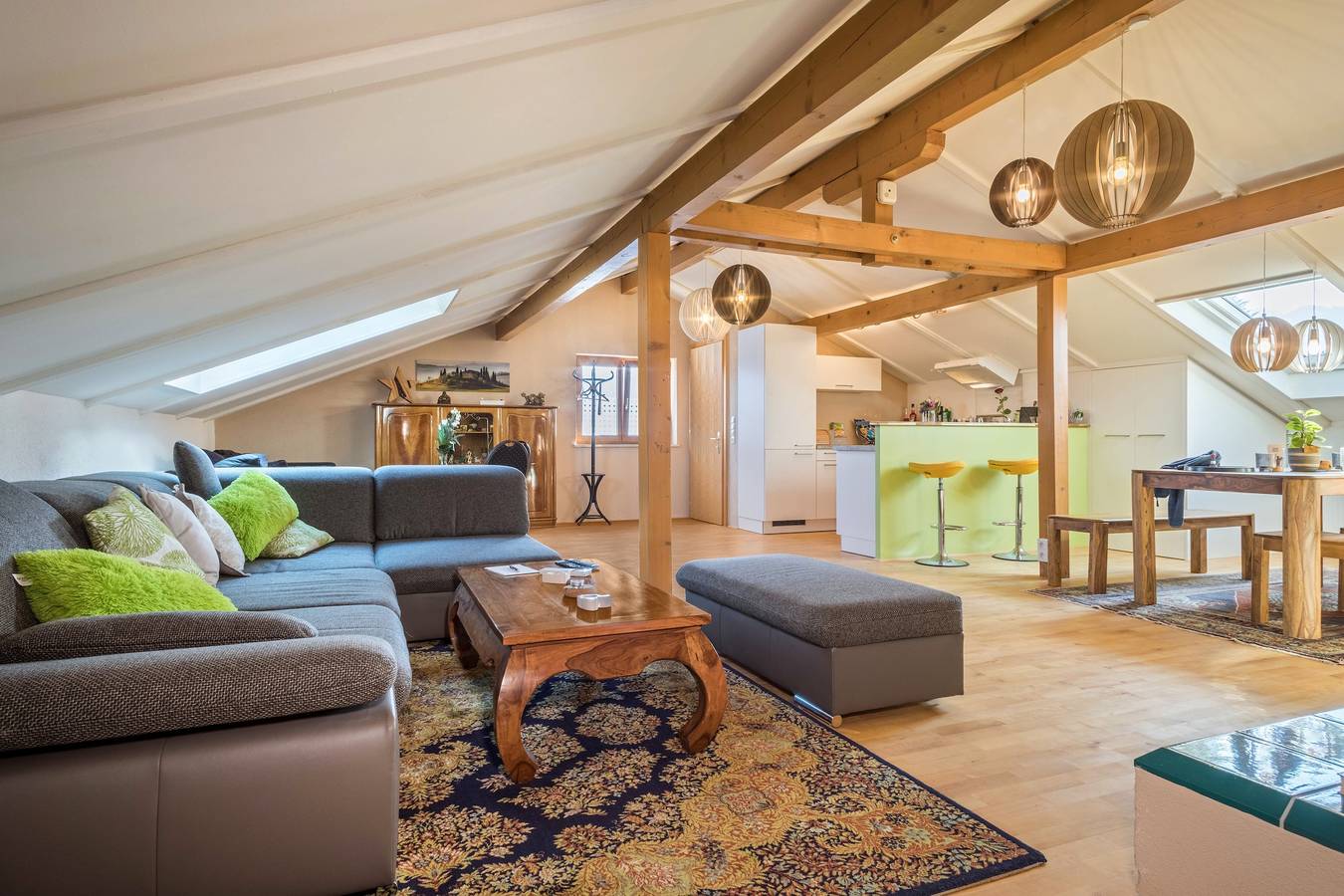Entire apartment, Luxurious Penthouse Apartment Close to Lake Constance with Garden & Wi-Fi in Höchst, Bodensee-Vorarlberg
