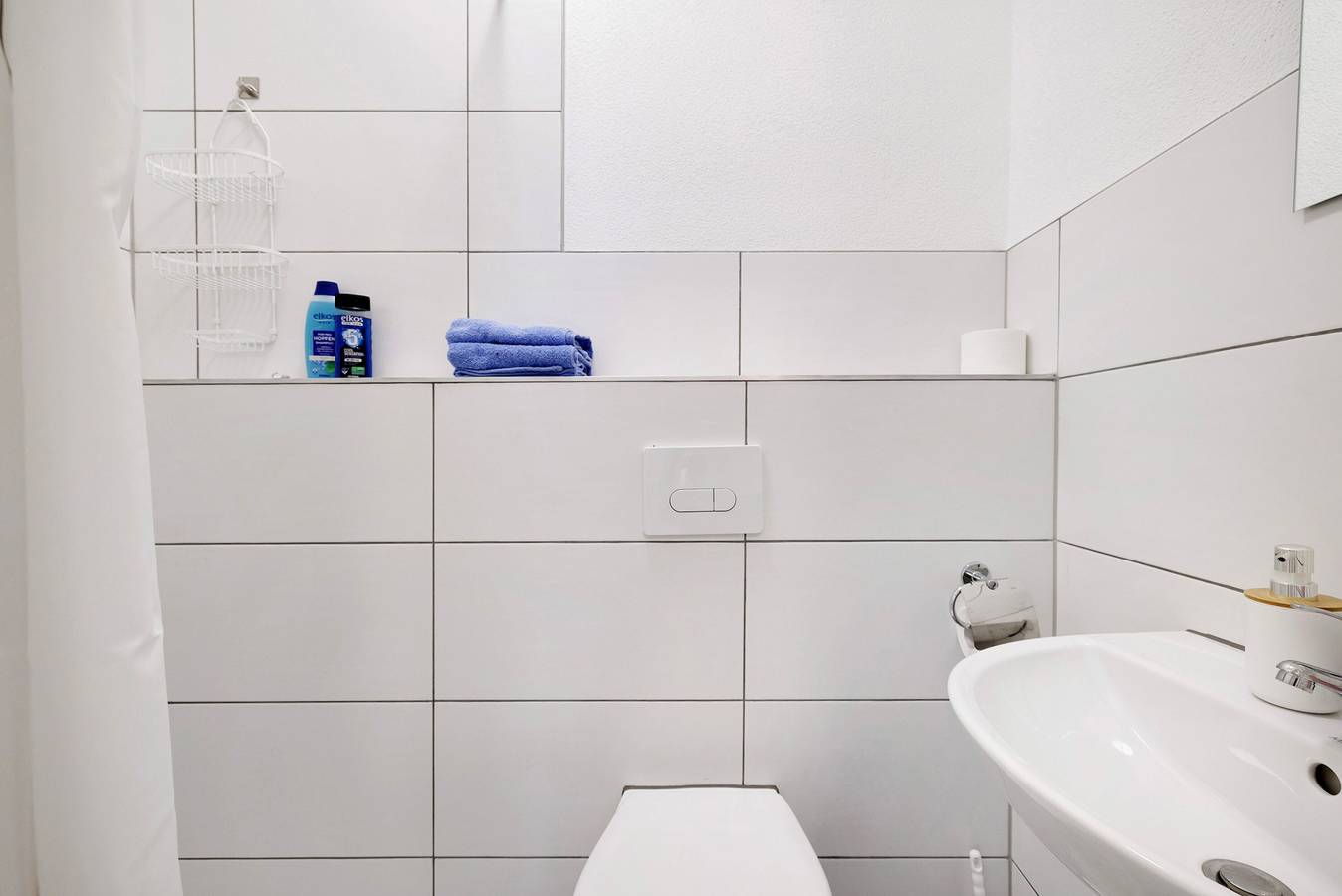 Zimmer '4' mit gemeinsamer Terrasse und Wlan in Albstadt, Neckar-Alb