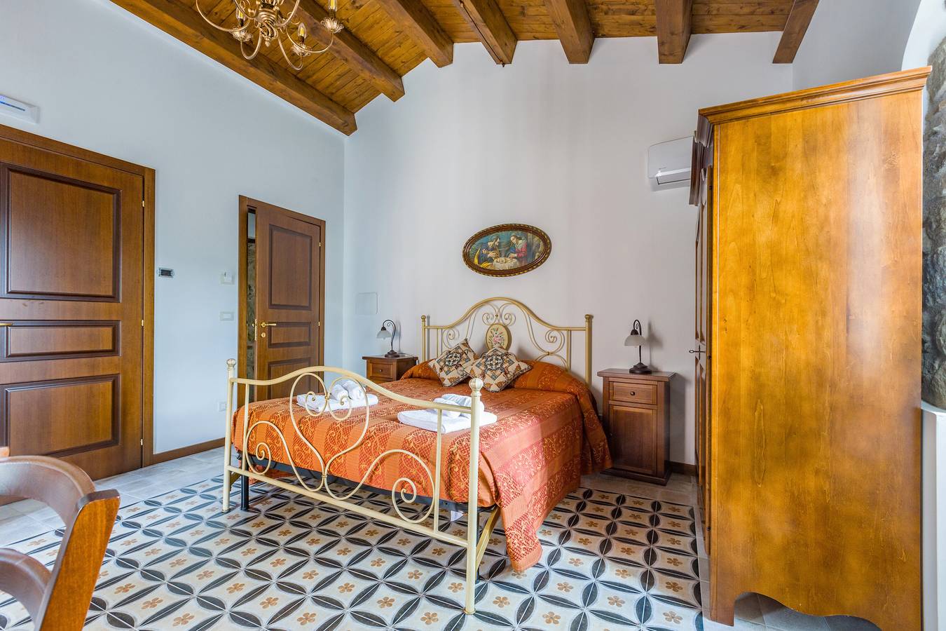 Kamer 'Luna' met uitzicht op de bergen, Wifi en airconditioning in Sant'Angelo di Brolo, Provincie Messina