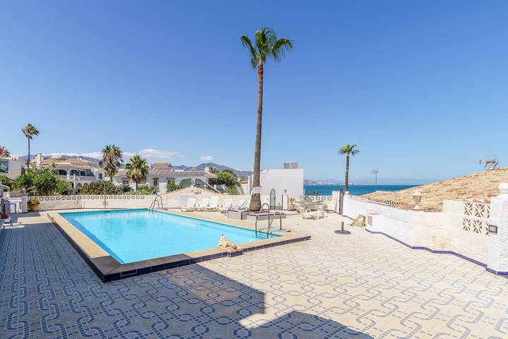 Ferienhaus '1 Frente al Mar' mit Meerblick, Wlan und Klimaanlage in Playa El Bombo, Mijas