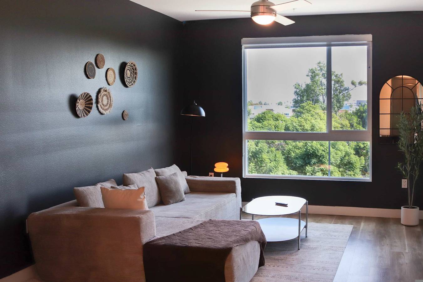 Apartamento entero, Bright Cozy Getaway with Pool Free Parking 10 mins Disneyland in Santa Ana (california), Condado de Orange