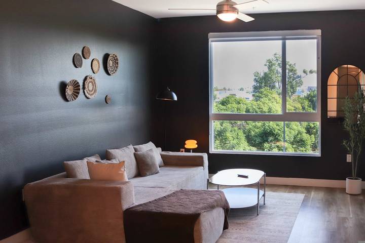 Vacation rental for 3 people, with balcony and yard as well as pool, kid friendly in Santa Ana