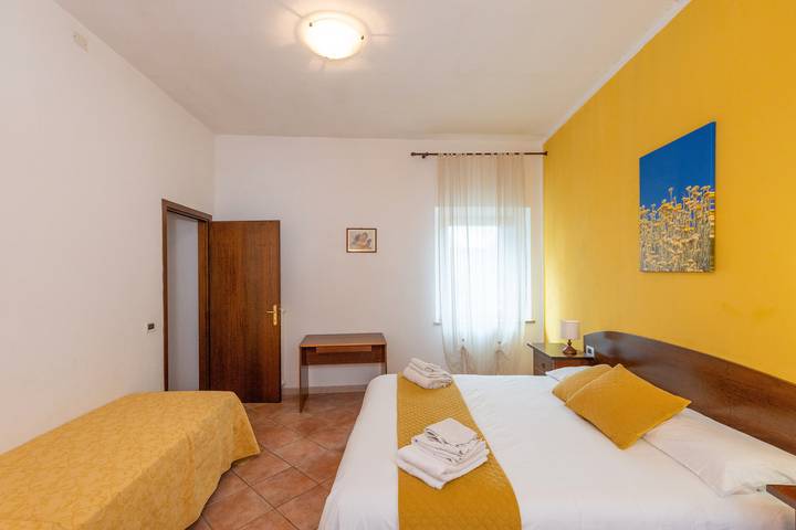 Ferienwohnung für 2 Personen, mit Kinderpool und Garten in Italienische Riviera