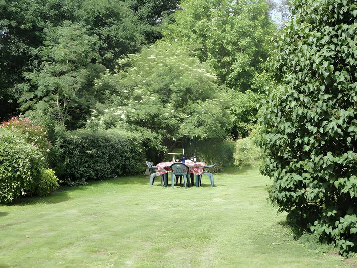 Cottage 'Ti Glycine' with Private Garden and Wi-Fi in Melrand, Pontivy region