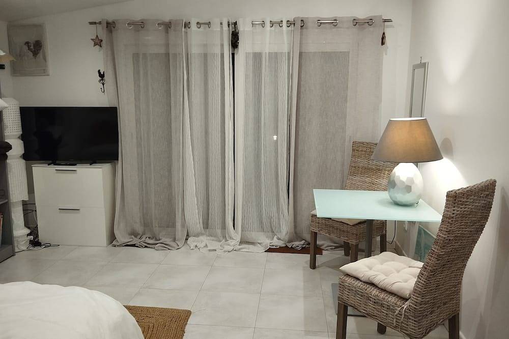 Entire apartment, Studio ind. in villa Castelnau center, pkg free ext, near cl. du Parc. in Castelnau-le-Lez, Côte d'Améthyste
