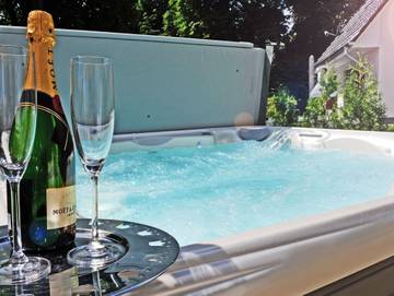 Ferienhaus für 8 Personen, mit Whirlpool und Pool sowie Garten und Sauna, kinderfreundlich in Göhren-Lebbin