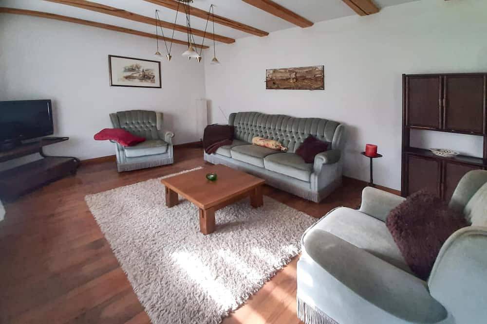 Ganze Wohnung, Schlichte Ferienwohnung im Harz mit Garten in Thale, Harzvorland