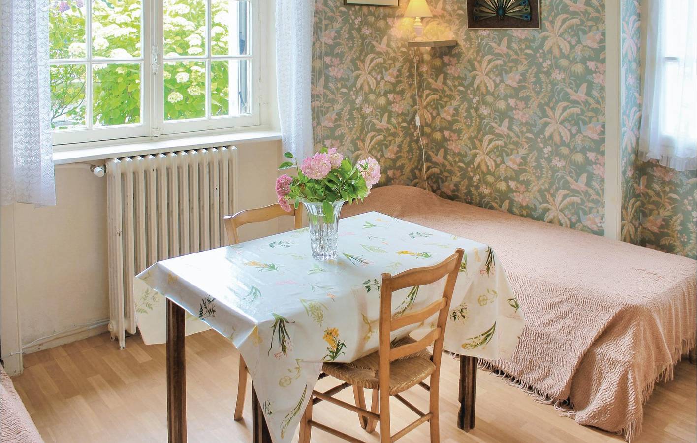 Apartamento vacacional entero, Acogedor 1,5 km de Plage du Minihic Apt con TV y cama doble in Saint-Malo, Región de Saint-Malo