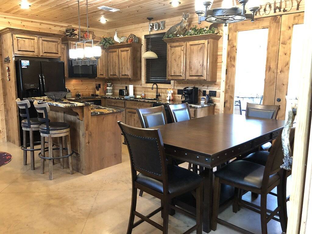 Rowdy Fox-Extravagant Living / Wifi / Whirlpool / Shuffleboard / Airhockey / Pacman / Feuerstelle in Broken Bow Lake