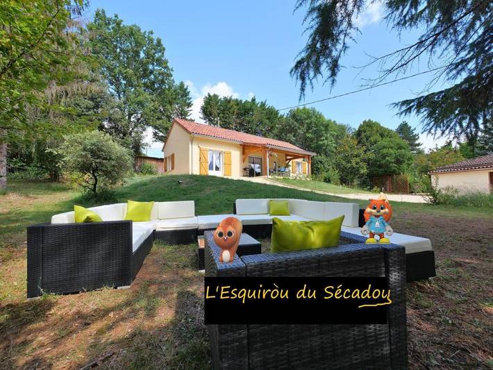 Location de vacances pour 4 personnes, avec Terrasse ainsi que Jardin et Vue à Castels