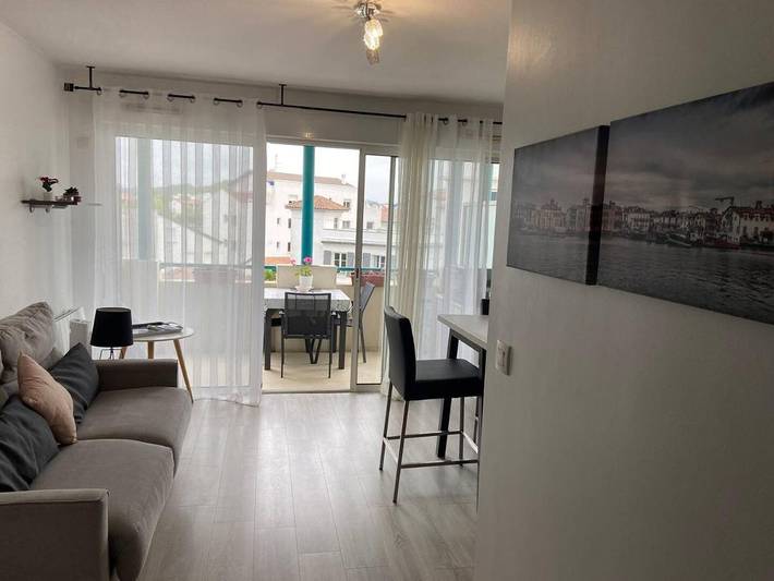 Gîte pour 4 personnes, avec terrasse ainsi que vue et piscine dans Golf De La Nivelle - 3