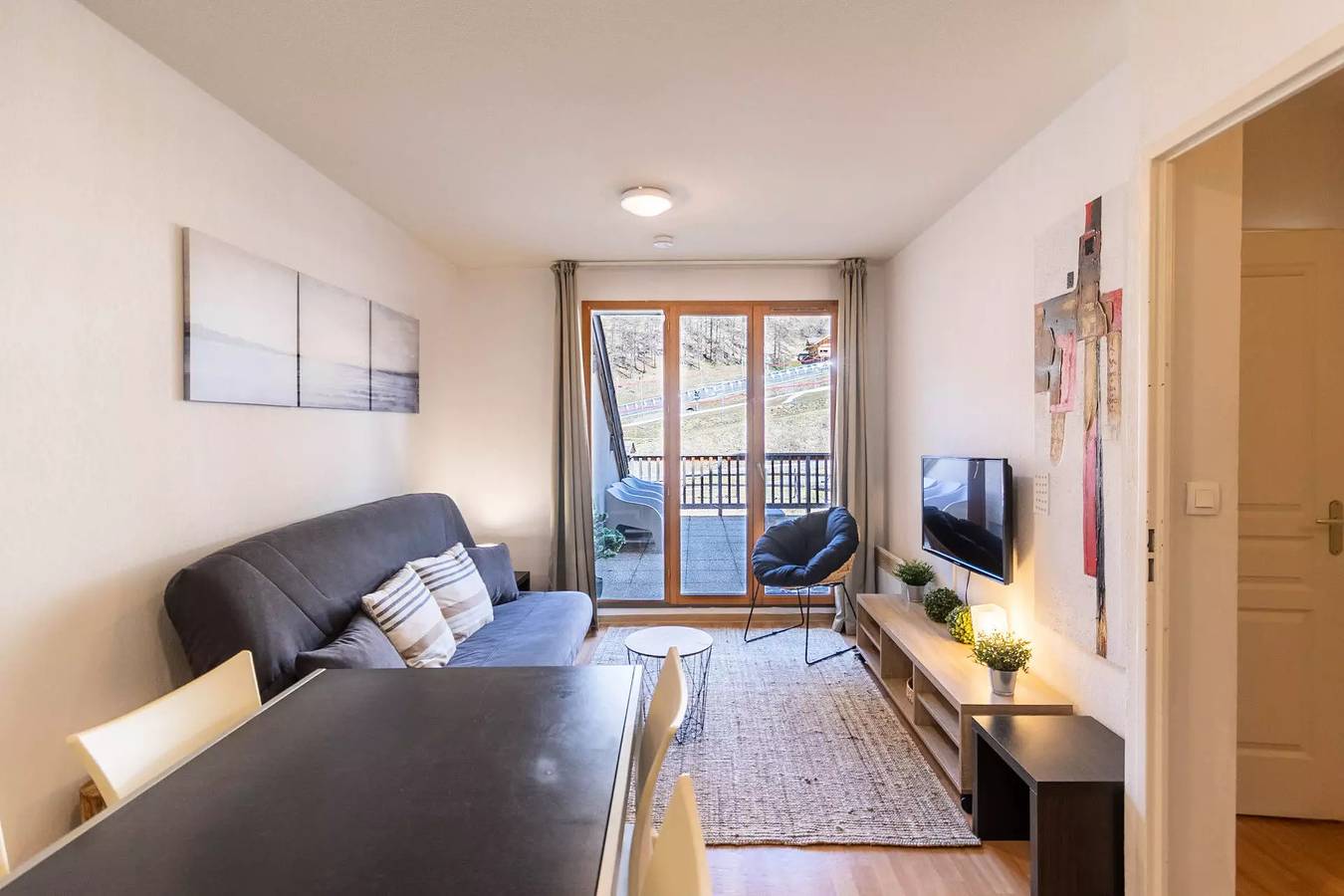 Apartamento entero, Apartamento cálido con terraza con vistas a las pistas in Les Orres, Parque Nacional de los Ecrins