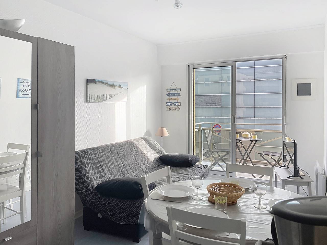 Studio entier, Studio rénové avec balcon à 100m de la plage et piscine - 4 personnes - Les Sables-d'Olonne in Les Sables-d'Olonne, Vendée