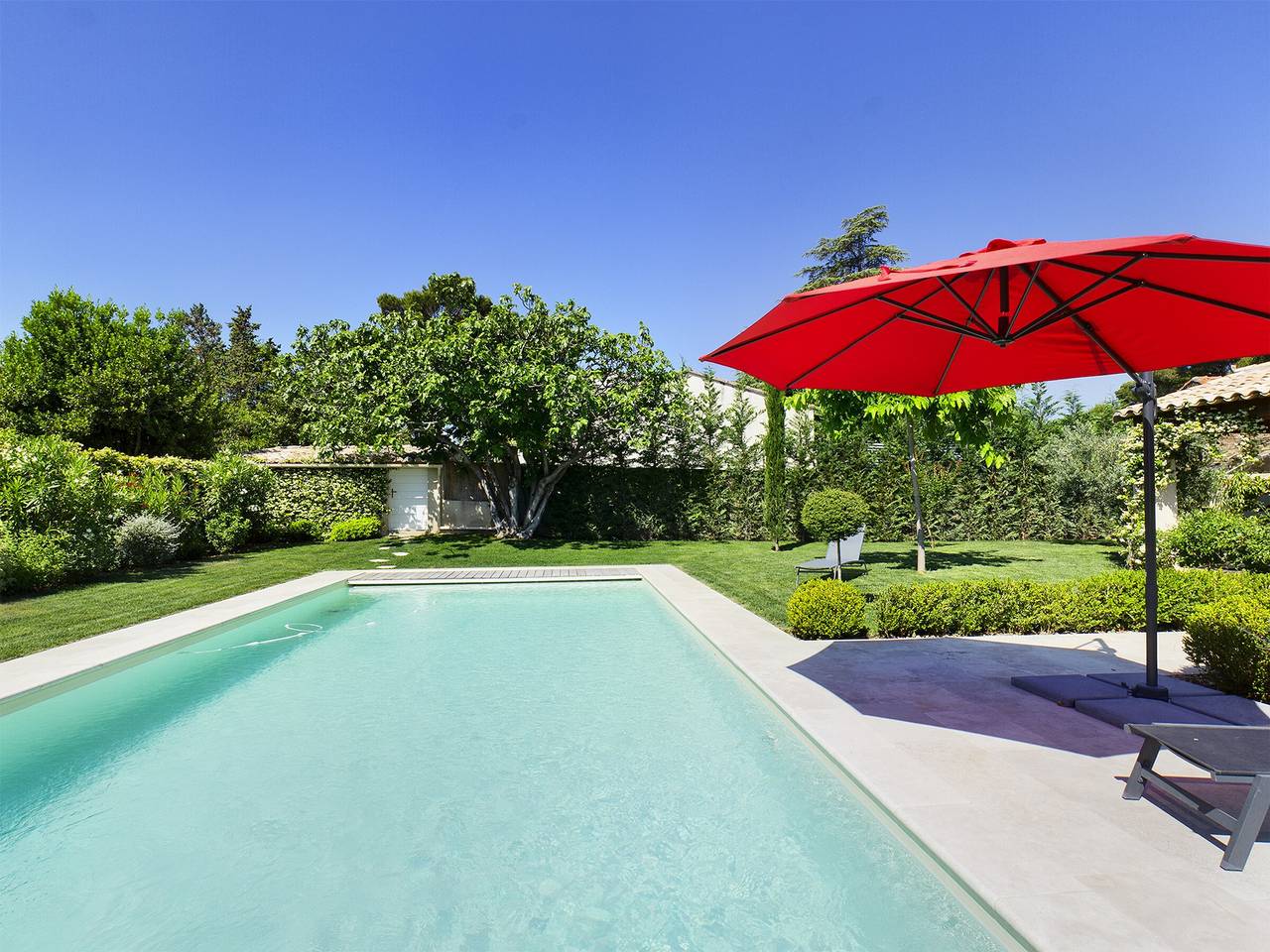 Charmante Villa à Eygalière avec Piscine, Jardin Arboré et Climatisation in Eygalières, Région d'Arles
