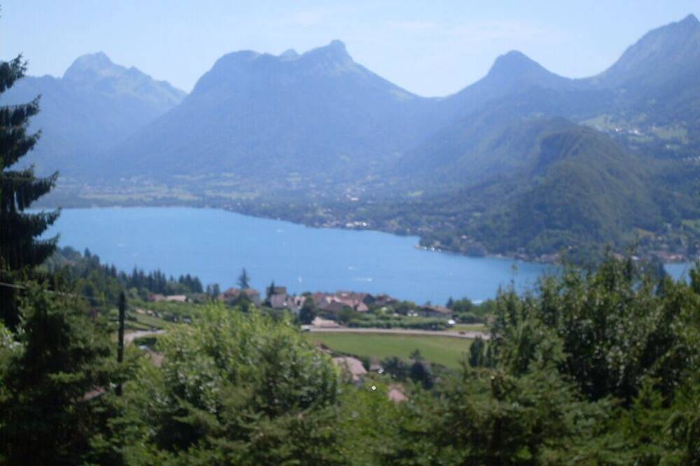 Appartement entier, Studio vue lac et montagne in Talloires-Montmin, Région d'Annecy