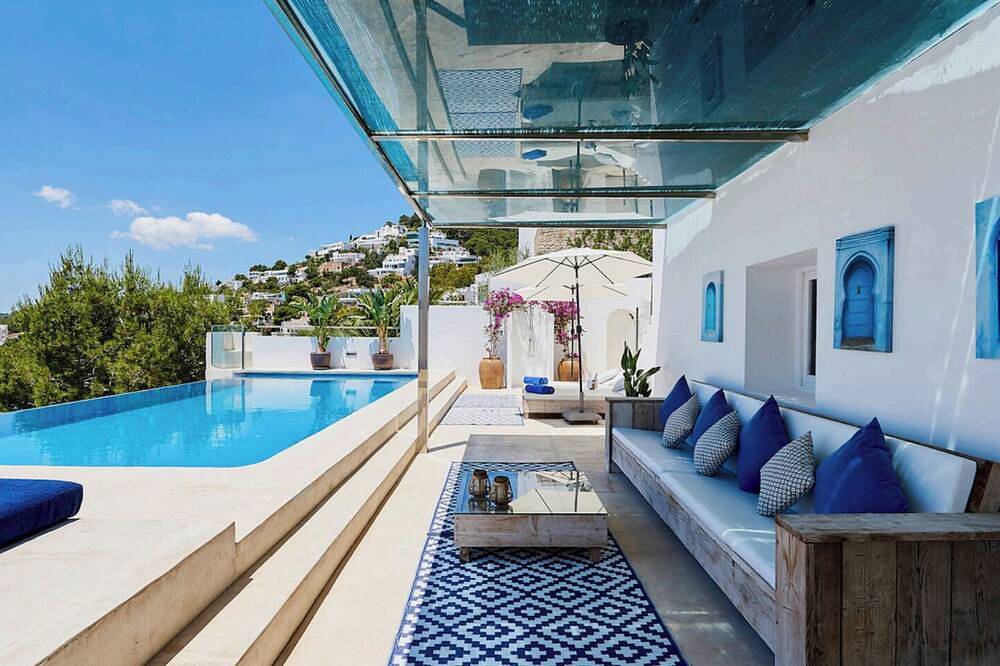 Maravillosa villa con infinity pool e increibles vistas y perfecta ubicación. in Roca Llisa, Santa Eulària des Riu