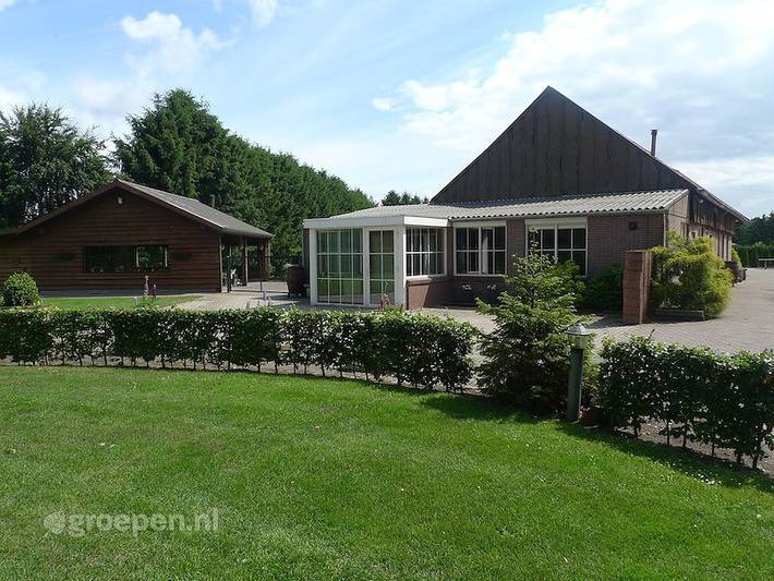 Vakantiehuis voor 22 personen, with Balkon/Terras and Terras as well as Zwembad in Weert