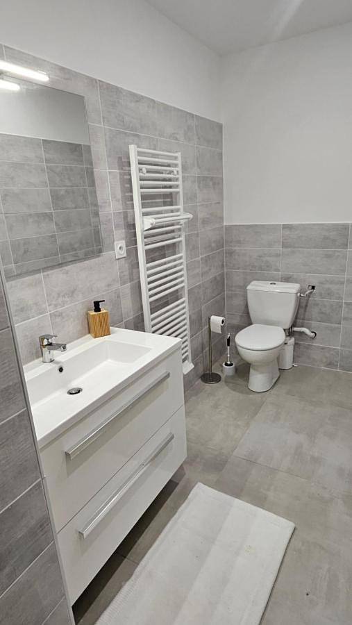 Location de vacances pour 2 personnes, avec Terrasse et Jardin à Monestier - 4