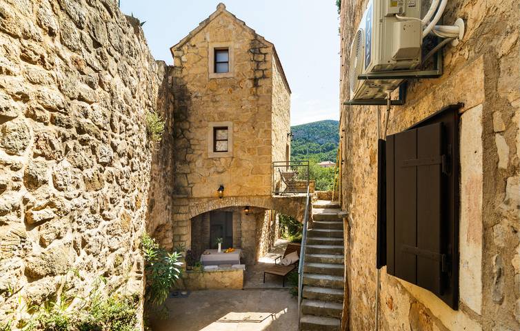 Ferienhaus für 4 Personen, mit Garten und Terrasse, mit Haustier auf Hvar