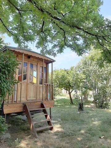 Gîte pour 2 personnes, avec vue ainsi que jardin et balcon à Étoile-sur-Rhône