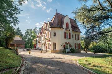 Gîte pour 15 personnes, avec jacuzzi et jardin dans Saint-Gence