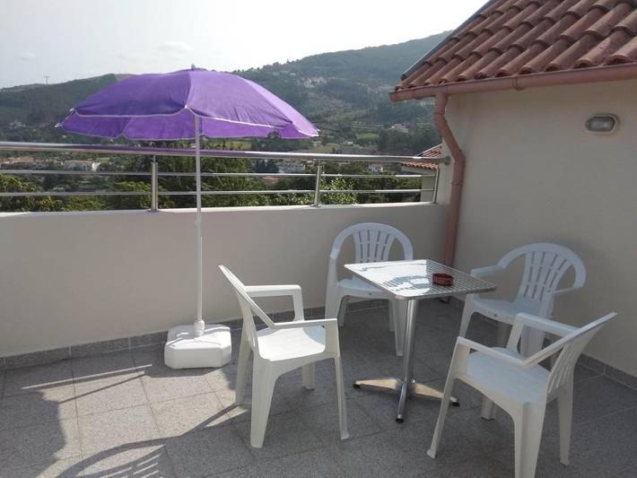 Gîte pour 6 personnes, avec terrasse et vue, animaux acceptés à Ribeira de Pena - 2