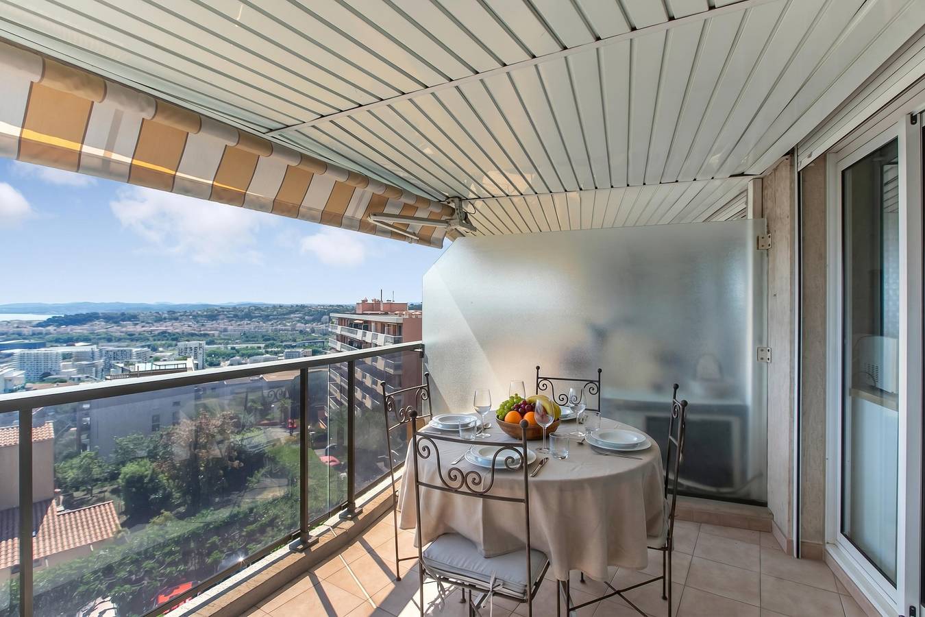 Appartement entier, Appartement de vacances pour 4 personnes avec piscine in Nice, Côte méditerranéenne (France)
