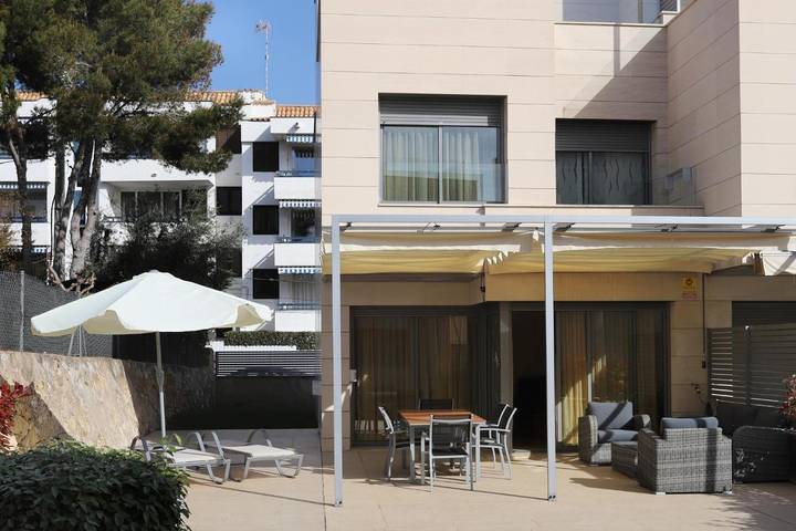 Chalet para 8 personas, con Terraza además de Jardín y Piscina en Torredembarra