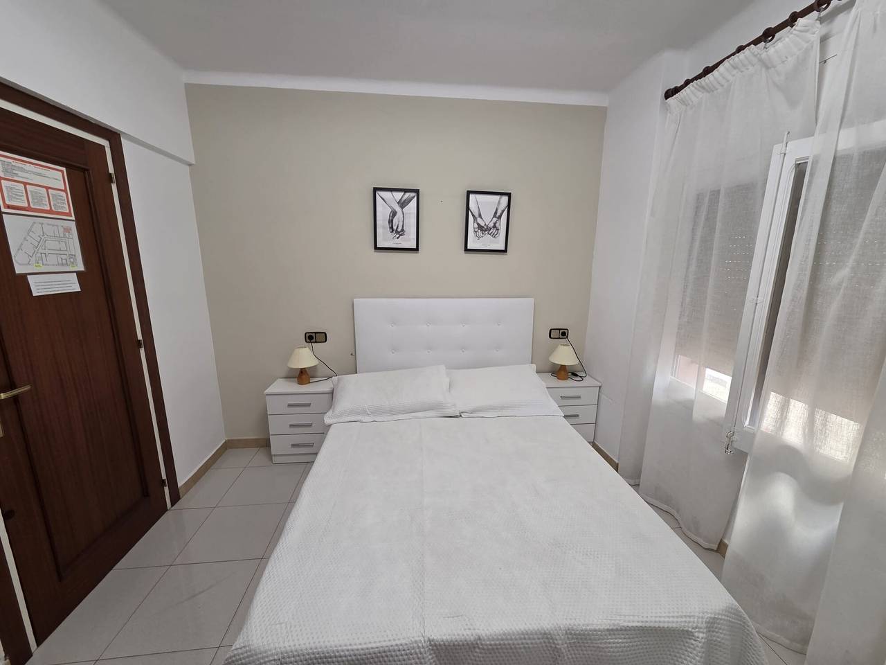 Hel lägenhet, Room 'Habitac. Doble - Cama De Matrimonio' with Shared Pool, Shared Terrace and Wi-Fi in Llanca, Upper Empordà