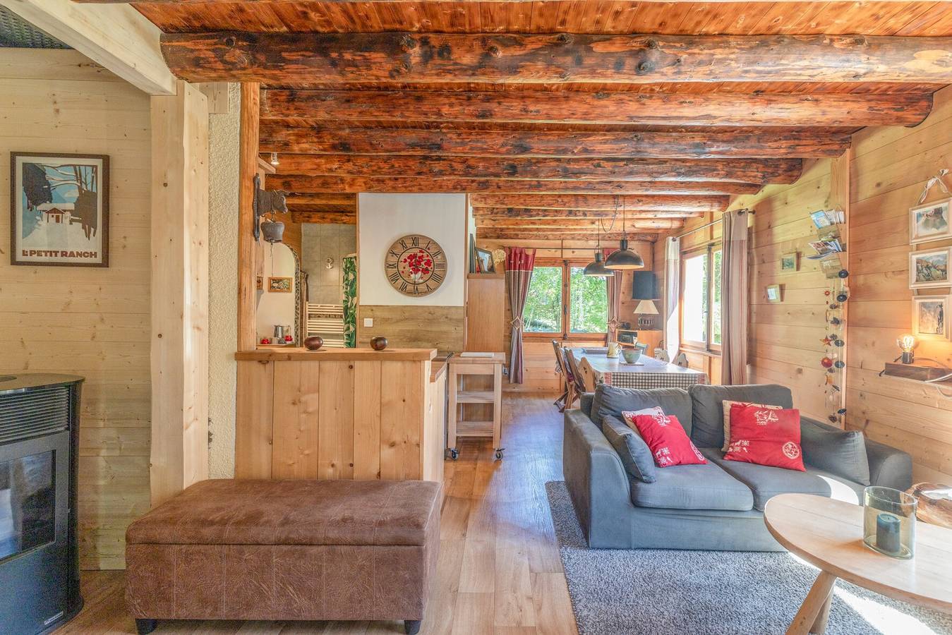 Chalet "Le Petit Ranch" avec vue montagne et jardin privé in Le Reposoir, Région de Bonneville