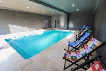 Villa pour 45 personnes, avec terrasse et jardin en Auvergne