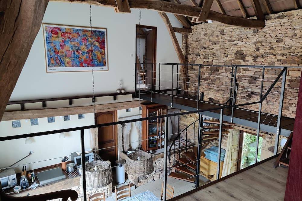 Renovated barn in 1823 farmhouse. Garden and shared pool. in Frayssinet-le-Gélat, Quercy
