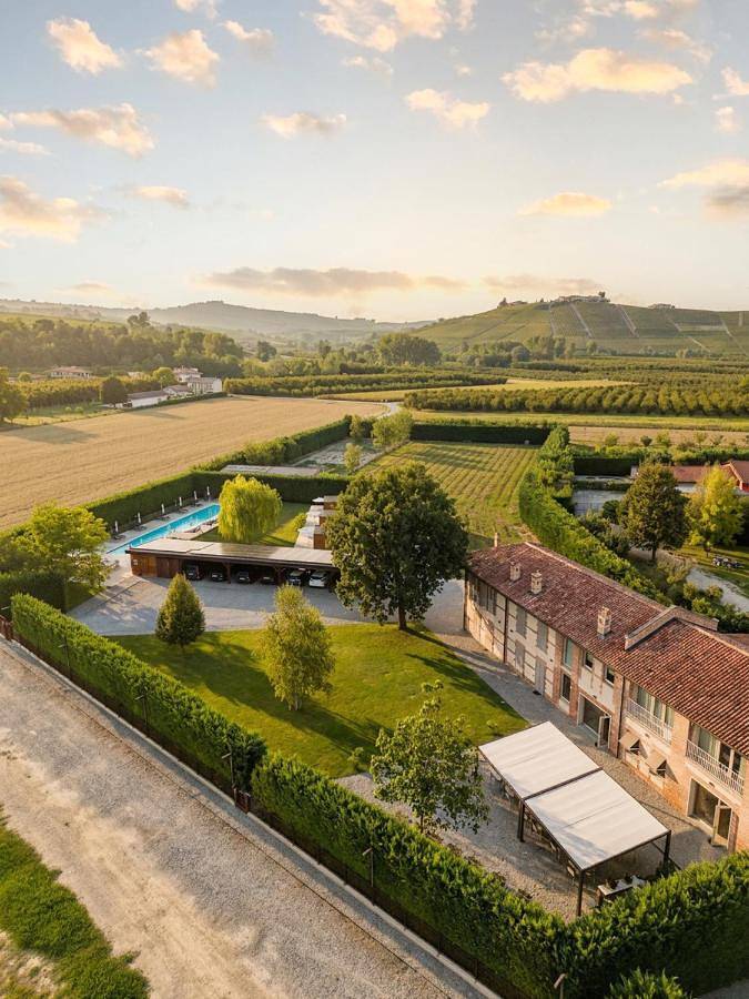 Agriturismo per 2 persone, con Balcone e Terrazza nonché Idromassaggio e Giardino ad Alba