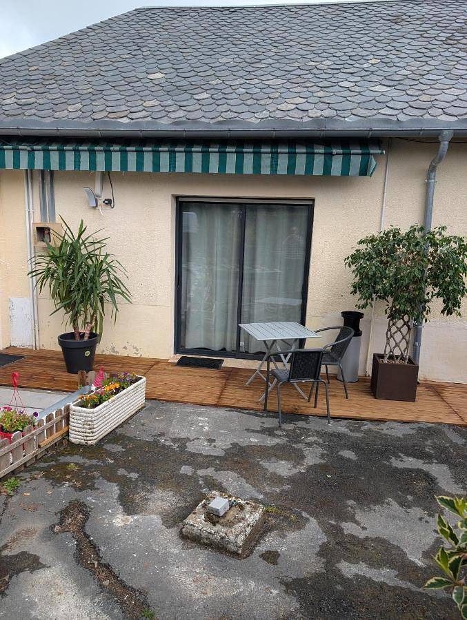 Gîte pour 6 personnes, avec terrasse à Albussac