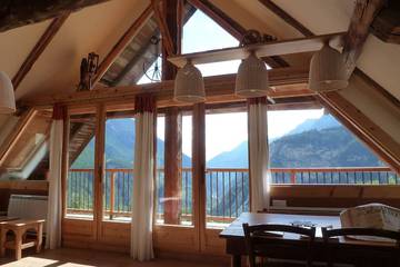 Gîte pour 8 personnes, avec balcon et sauna ainsi que piscine et jardin à Château-Ville-Vieille