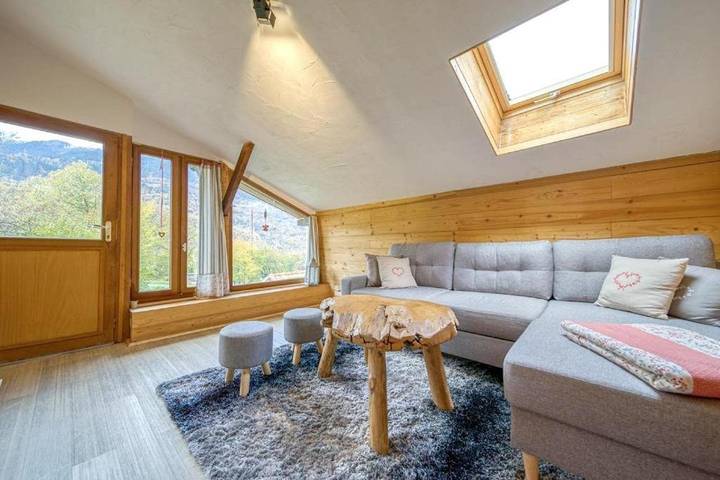 Maison de campagne pour 8 personnes, avec vue et jardin, animaux acceptés à Cevins