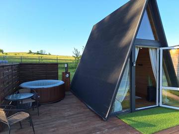 Zelt für 2 Personen, mit Ausblick und Pool sowie Garten in Niederschlesien