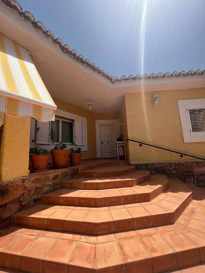 Casa rural para 10 personas, con Balcón y Jacuzzi además de Terraza y Jardín en Campo de Turia - 4