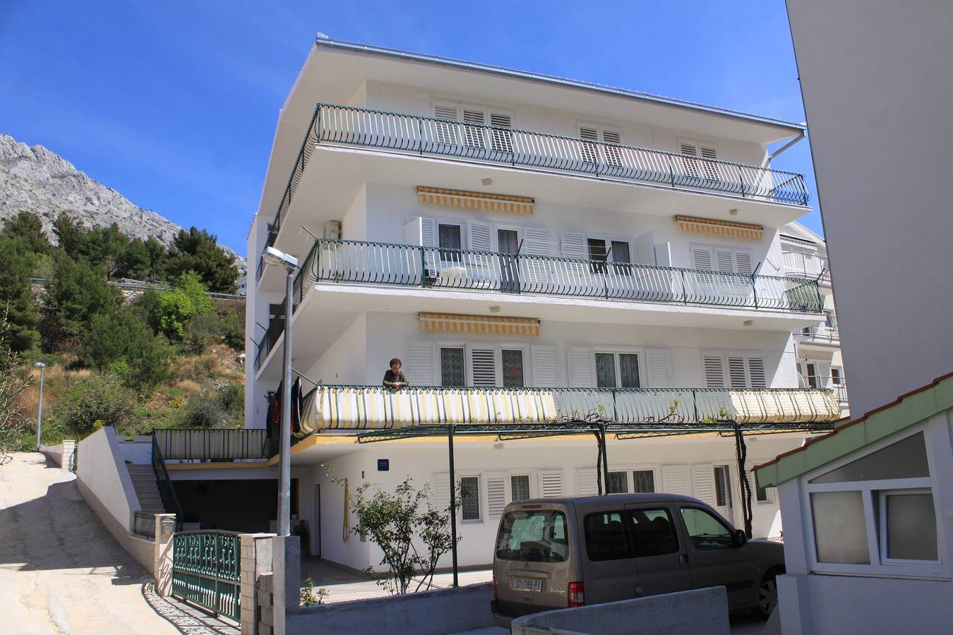 Ganze Wohnung, 1-Zimmer-Ferienwohnung mit Balkon und Meerblick Nemira, Omis A-4652-b in Omiš (Kroatische Adria), Omis-Riviera