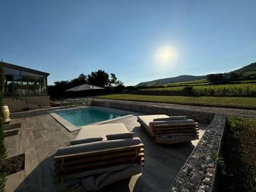 Gîte pour 12 personnes, avec jardin ainsi que piscine et vue, animaux acceptés à Santenay