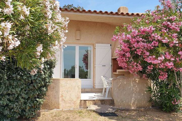 Villa pour 4 personnes, avec balcon à Porto-Vecchio