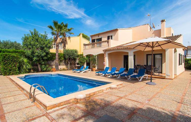 Seaside Retreat with Terrace, Pool and Grill - Sa Ràpita Cozy Apartment in Sa Ràpita, Campos