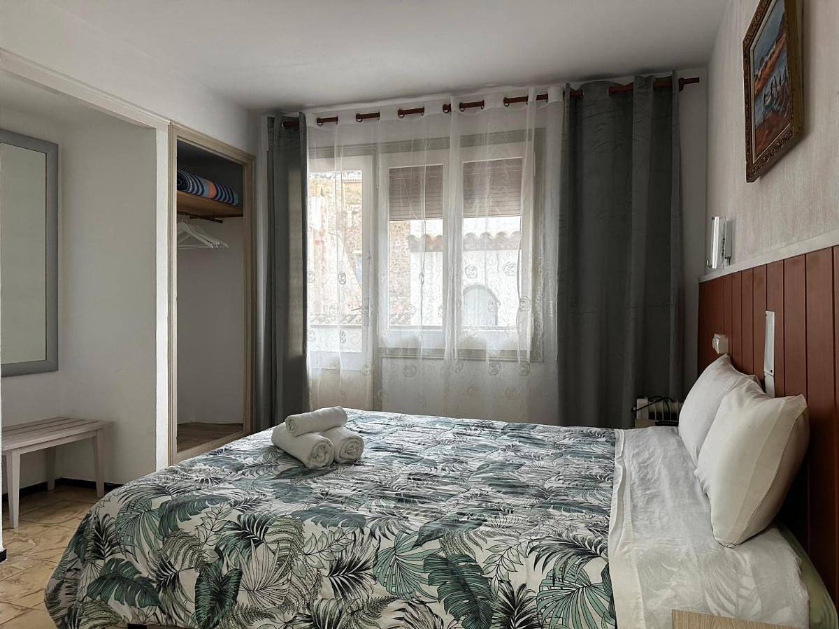 P&R hostals Maria Rosa in Tossa de Mar, Costa Brava
