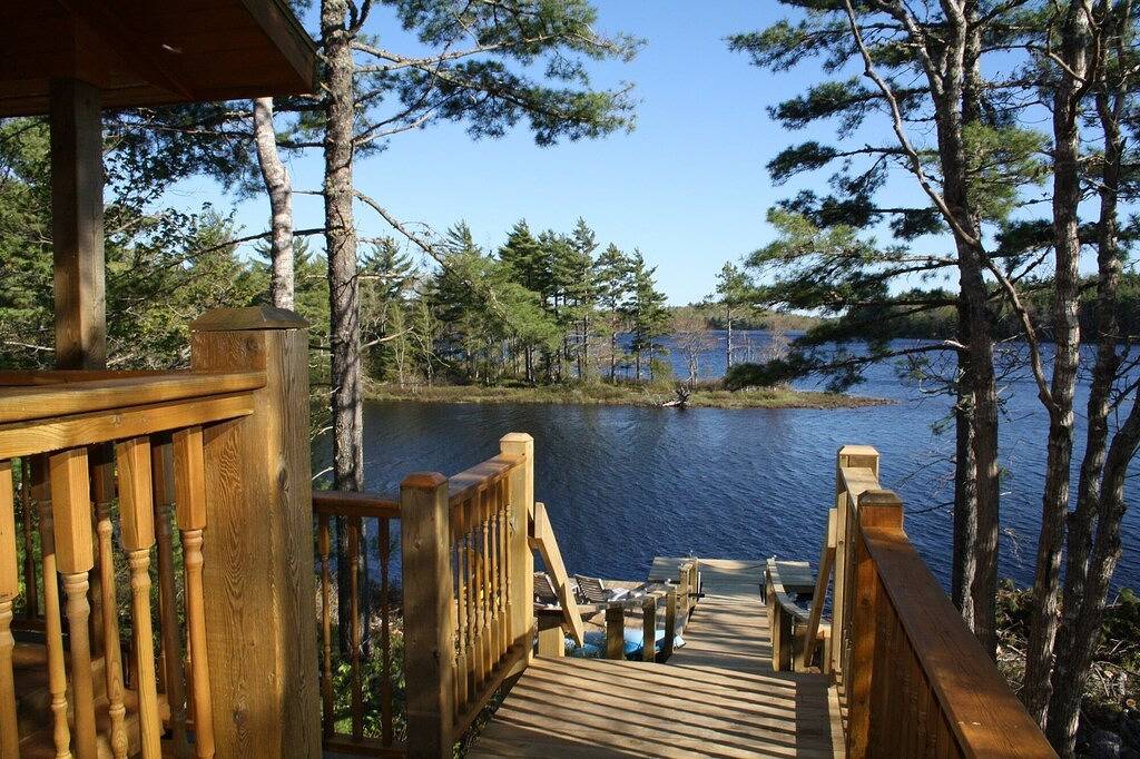 Riesiges Grundstück! Alleinlage! Sonnendeck am See + Steg, 5 private Inseln! in Region of Queens Municipality, Queens County