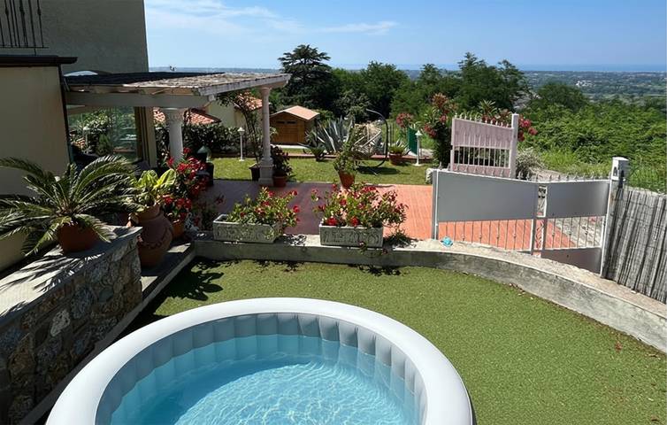 Apartment mit Meerblick, Pool, Garten und Parkplatz in Camaiore, Italienische Riviera