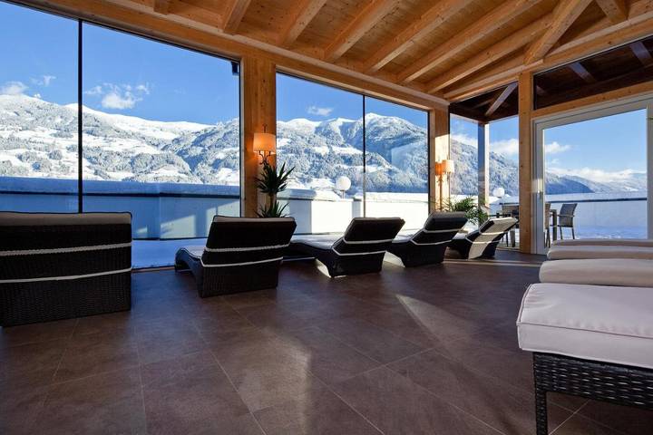 Hôtel pour 2 personnes, avec vue et balcon ainsi que sauna et piscine