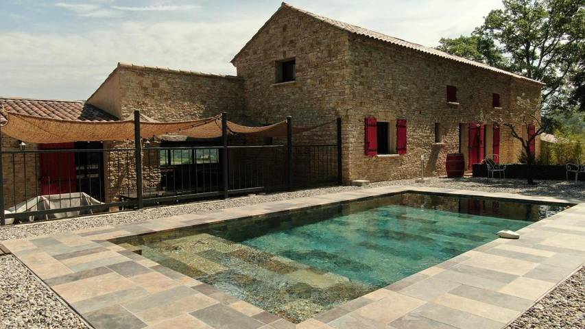 Location de vacances pour 12 personnes, avec piscine et jardin à Faucon - 2