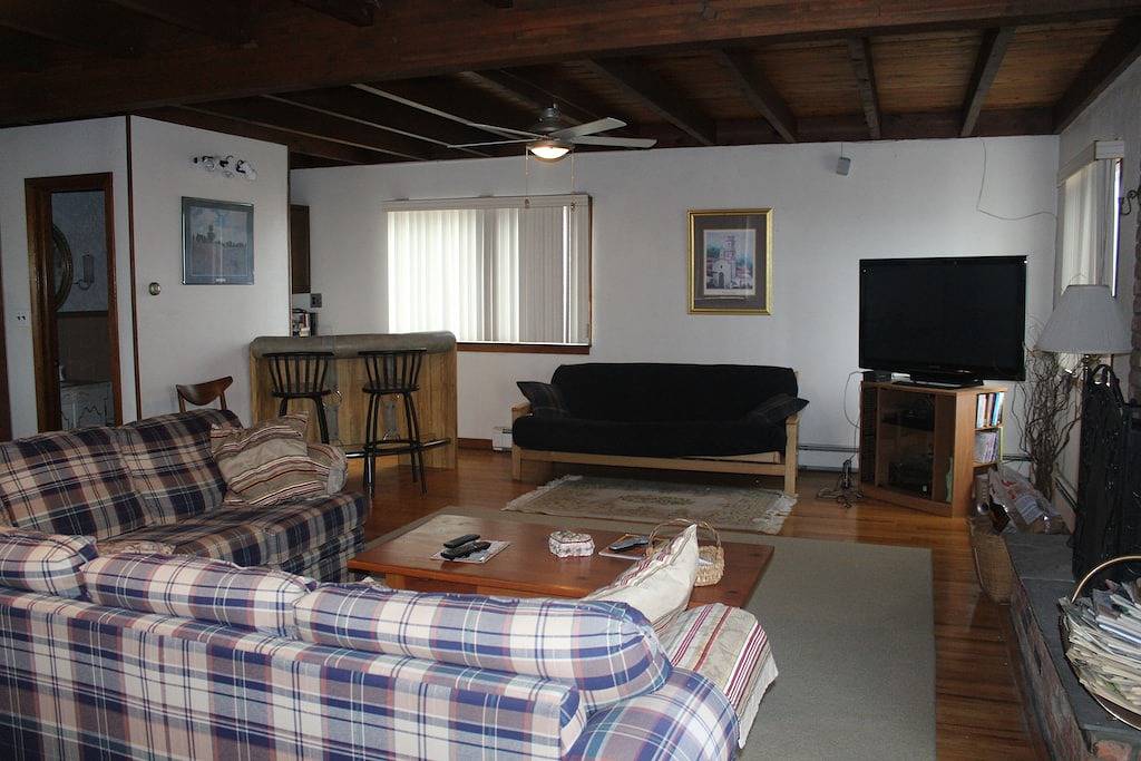 Spacious Home - Walk To Ocean Beach- South Of Montauk Highway in Napeague, North Fork