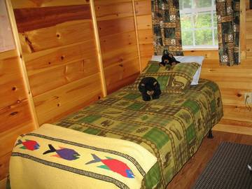 Log Cabin for 5 Guests in Pittsburg (NH), New Hampshire, Picture 2